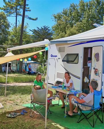 Emplacement nu pour camping-car - CAMPING*** Les Sirènes